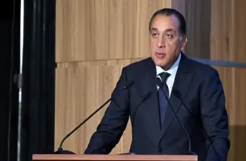 هل الدراسة في المدارس والجامعات ضمن خطة العمل عن بعد. رئيس الوزراء يوضح ؟