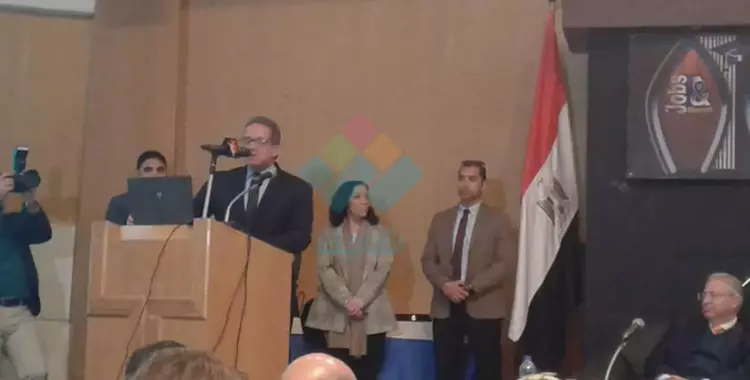  وزير الآثار يوبخ طلاب جامعة حلوان 