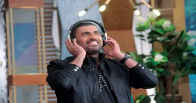 محمد سامي يطلب البركة في الكنيسة ويؤدي طقس خاص بصلاة الأقباط