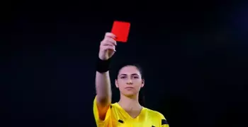 عقوبة الطرد المباشر في الدوري الإسباني لكرة القدم؟