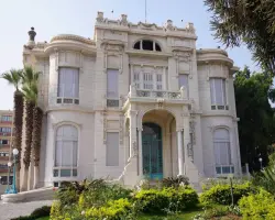 جامعة عين شمس تكشف حقيقة فرض رسوم دراسية 20 ألف جنيه على الطالبات