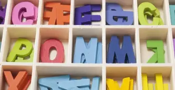 مراجعة الأبطال لغة إنجليزية للصف الأول الابتدائي ترم أول 2026