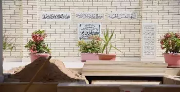 شاهد صور قبر دلال عبد العزيز بعد دفنها مع زوجها سمير غانم