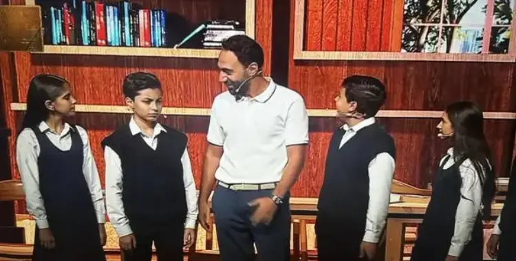 محمد سلام يؤدي عرض احتفالية وطن السلام بحضور السيسي