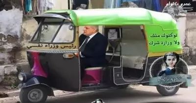 محلب يستقيل من الحكومة ويقود "توك توك" على "تويتر"