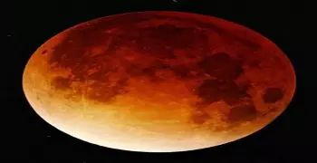 خسوف القمر الساعة كم اليوم السبت 28 أكتوبر 2023