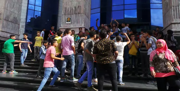  صور| وقفة احتجاجية لطلاب الثانوية العامة أمام نقابة الصحفيين 
