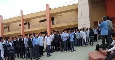 الفصل الطاير فى مدارس مصر!!