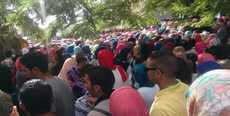  صور| تكدس طلاب جامعة حلوان في الأسبوع الثاني للدراسة 