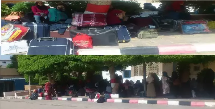  صور| طالبات الأزهر يحملن حقائبهن في انتظار إعلان التسكين 