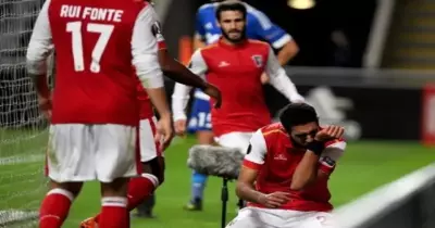أحمد حسن كوكا يعود للقاهرة لتلقي العزاء في والده