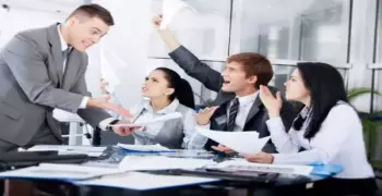 كيف يتخلص الطلاب من مشاكل الأبحاث الجماعية؟