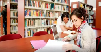 انفوجراف| الطريقة الصحيحة لتوثيق المراجع