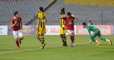 الأهلي يفوز على "المقاولون" بثلاثية ويعتلي قمة الدوري