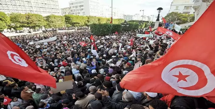  الاحتجاجات في تونس.. «شغل - حرية - كرامة وطنية» 