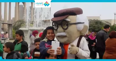 شاهد| «عم أمين».. دليل زوّار معرض الكتاب