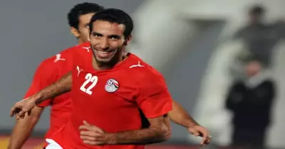 أبو تريكة يوضح حقيقة وفاة والده