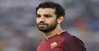 محمد صلاح يلتقي بالطلاب المصريين في روما (صورة)