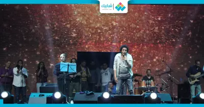 «شبابيك» يوثق بالصور حفل محمد منير بجامعة القاهرة