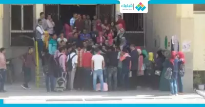 صور| طلاب «علوم الفيوم» يضربون عن الدراسة