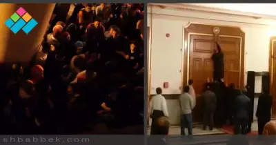الأمن الإداري يغلق الأبوب في وجه الطلاب بحفل هاني شاكر (فيديو)