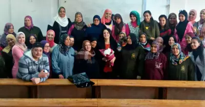 تكريم 35 عاملة بآداب عين شمس بمناسبة عيد الأم