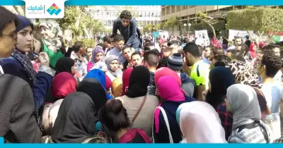 تزاحم «طلاب القاهرة» للحصول على كارت «فيزا» (صور)