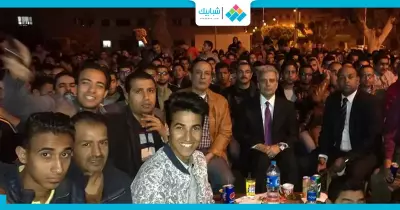 «نصار» يشاهد مع طلاب الجامعة مباراة مصر ونيجيريا (صور)