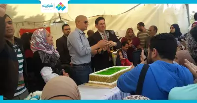 صور| وائل جمعة يفتتح ملعب «صيدلة عين شمس»