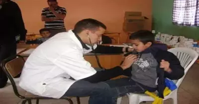 «طب بنها» تنظم قافلة للكشف على الطلاب بالمدارس