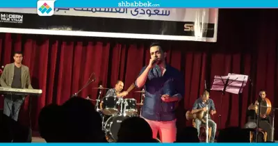 صور| نجم ستار أكاديمي يحي حفل تخرج بـ«تجارة أسيوط»