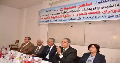 صور| رئيس جامعة السويس في لقاء مفتوح مع الطلاب