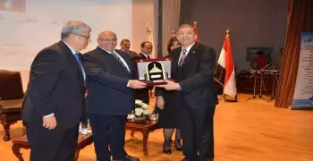 جامعة عين شمس تكرم رئيس «مجلس النواب»