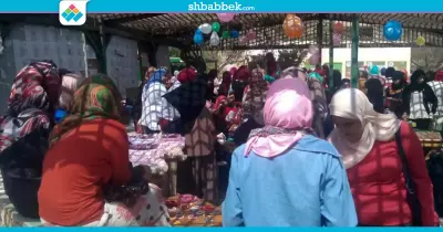 صور| معرض أشغال يدوية بـ«بنات عين شمس»