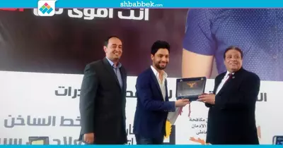 «آداب عين شمس» تكرم نجم «أرب ايدول» أحمد جمال