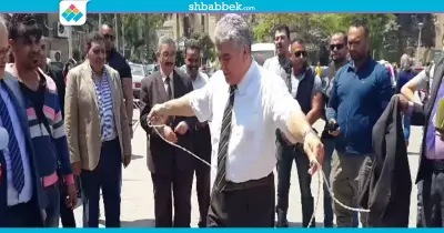 عميد «دار العلوم القاهرة» يلعب «نط الحبل» (فيديو)