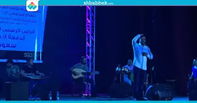 صور| علي الهلباوي يحيي حفل تخرج طلاب «تجارة أسيوط»