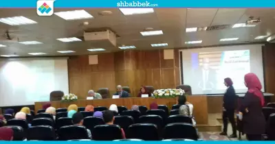أستاذ إعلام بالأزهر: املوا دماغ زوجاتكم بالكلام