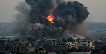 مقتل 20 سوريا في قصف جوي على مستشفى بحلب