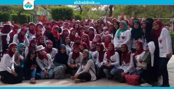 طلاب «علم النفس بآداب عين شمس» يحتفلون بتخرجهم (صور)