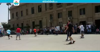 صور| «ماتشات كورة» بساحة آداب القاهرة.. وكأس رئيس الجامعة للفائز