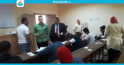 صور| بدء الامتحانات بـ«آداب المنصورة» وعميد الكلية يتفقد اللجان