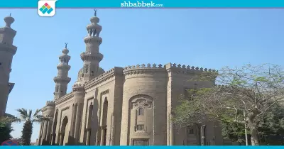 حكاية مسجد تزينه صلبان ويضم ضريح شاه و17 مقبرة للأسرة المالكة