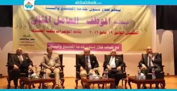 احتفال جامعة عين شمس بالموظف المثالي (صور)