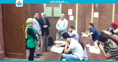 نائب رئيس جامعة المنصورة يتفقد الوحدات الطبية بلجان الامتحانات