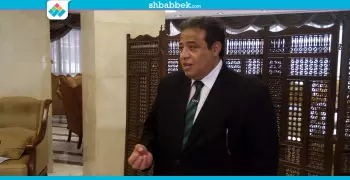 أستاذ بعين شمس يبدل امتحان الطلاب ويعدهم: هتنجحوا