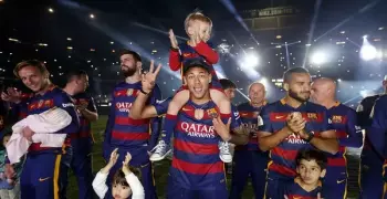 فيديو| احتفال برشلونة بالتتويج بثنائية الدوري والكأس في «كامب نو»