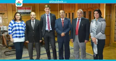 رئيس جامعة أسيوط يلتقي السفير البريطاني لمناقشة زيادة المنح الدراسية