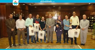 صور| رئيس جامعة طنطا يكرم الفائزين ببطولة كرة القدم الخماسية