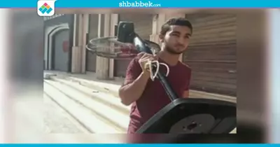صور| طالب ثانوية يذهب للامتحانات بـ«مروحة»